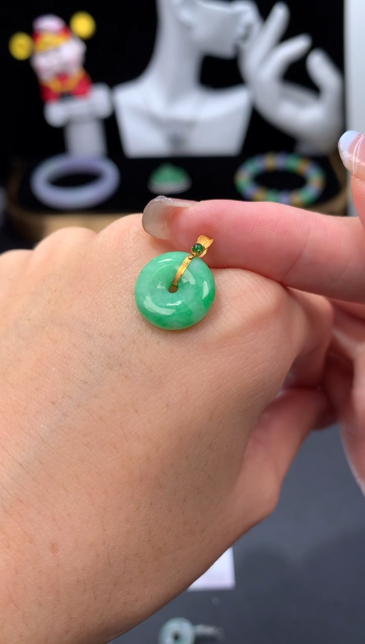 18K金镶嵌定制翡翠亿****?48小时鉴赏期 退货不扣服务费