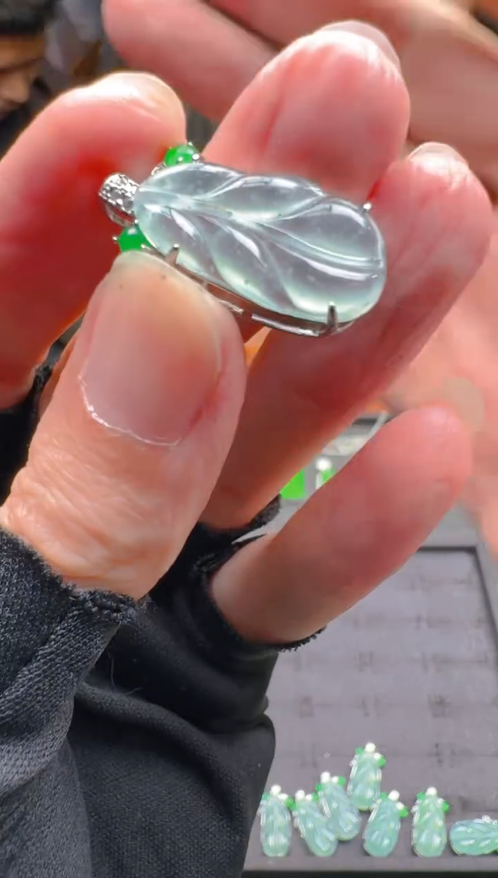 吊坠(赠链)未镶嵌翡翠0115073462多样性发货