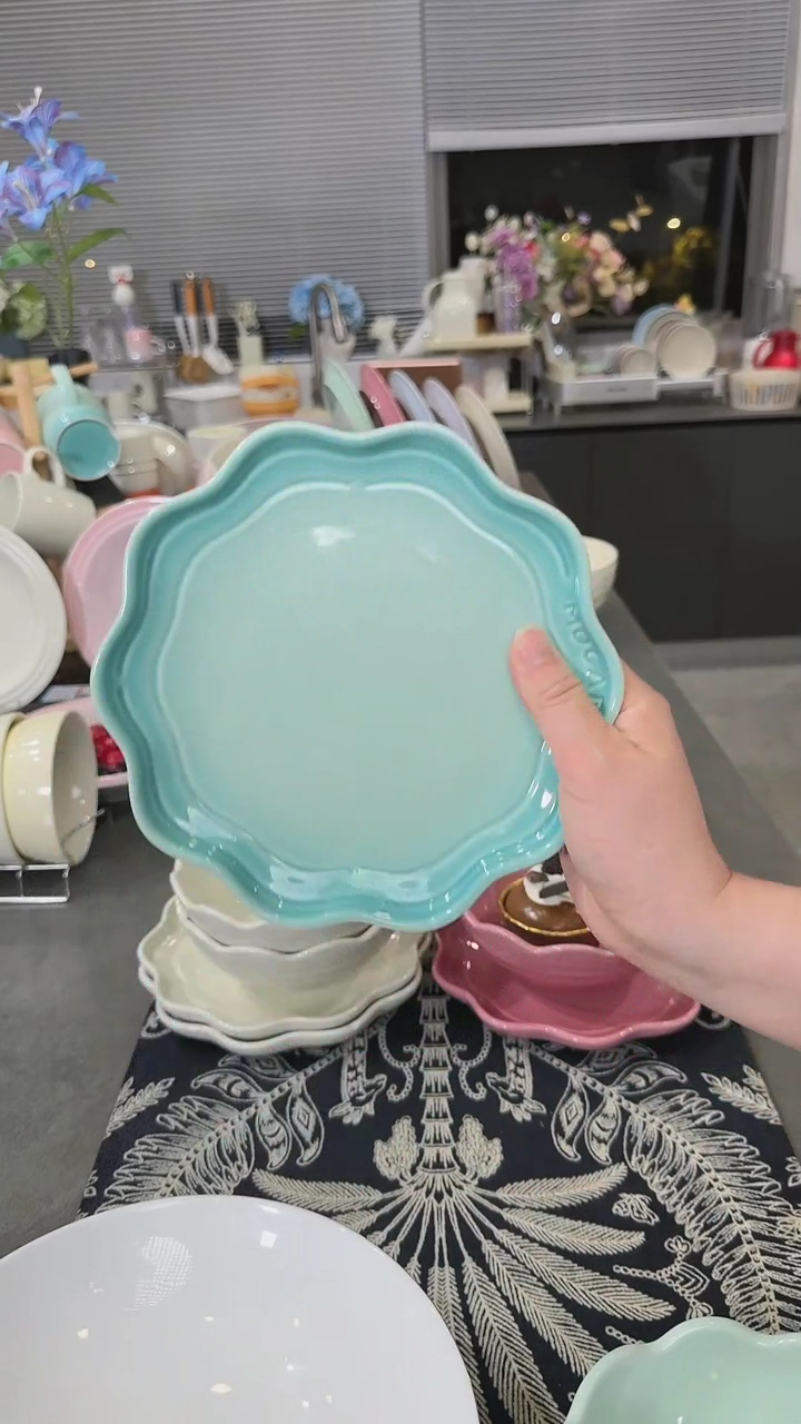 【闪购商品】瓷炻彩花边盘18CM-孔雀青