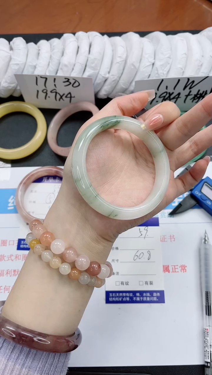 【闪购商品】石英质玉手镯未镶嵌k59-60.8