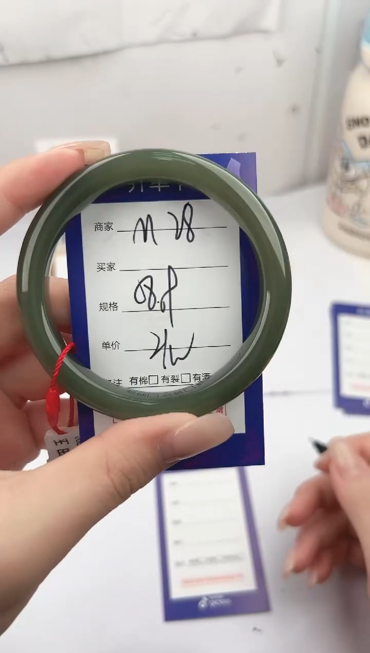 未镶嵌手镯和田玉微色差M28