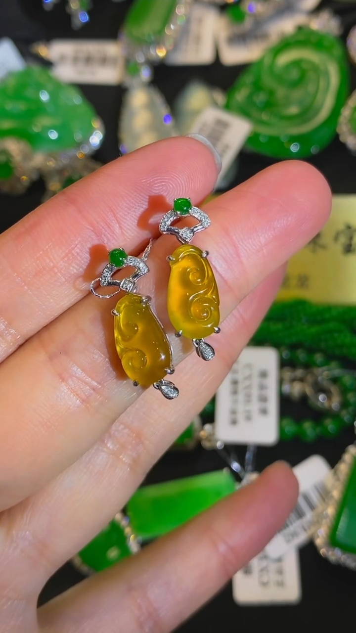 【闪购商品】翡翠颈饰未镶嵌黄翡如意耳包