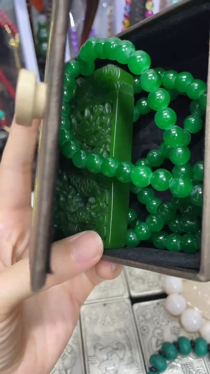 摆件主播推荐如图所示
