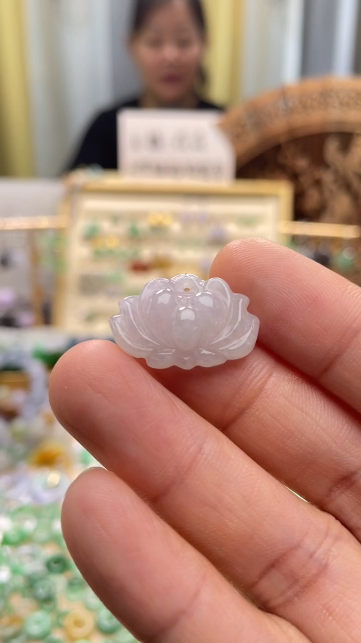 颈饰未镶嵌翡翠?****এ花