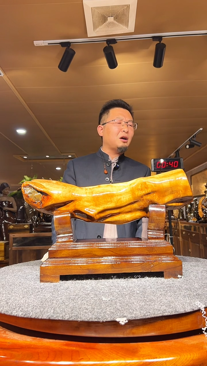 金丝楠木雕款冲***霸金丝楠木摆件