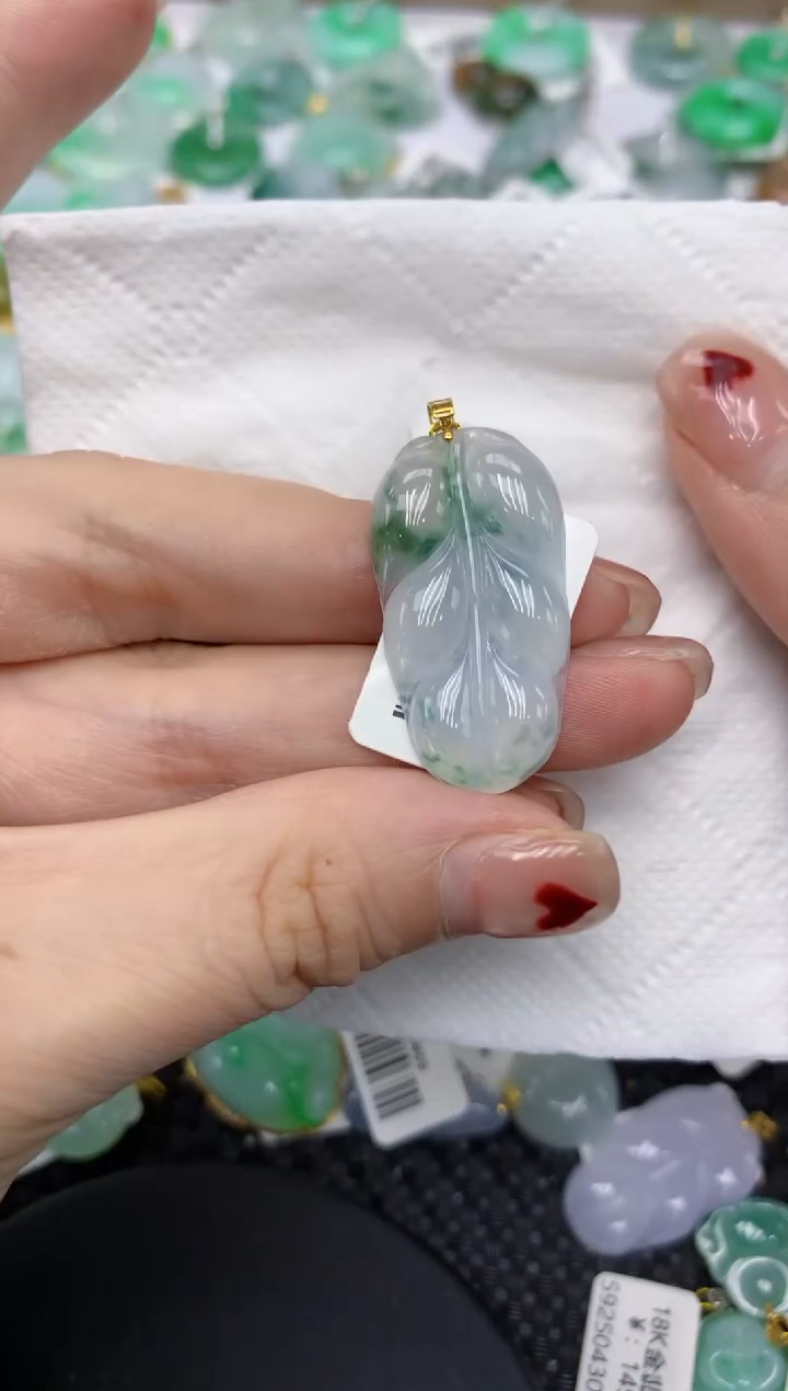 翡翠18K金镶嵌颈饰11111111