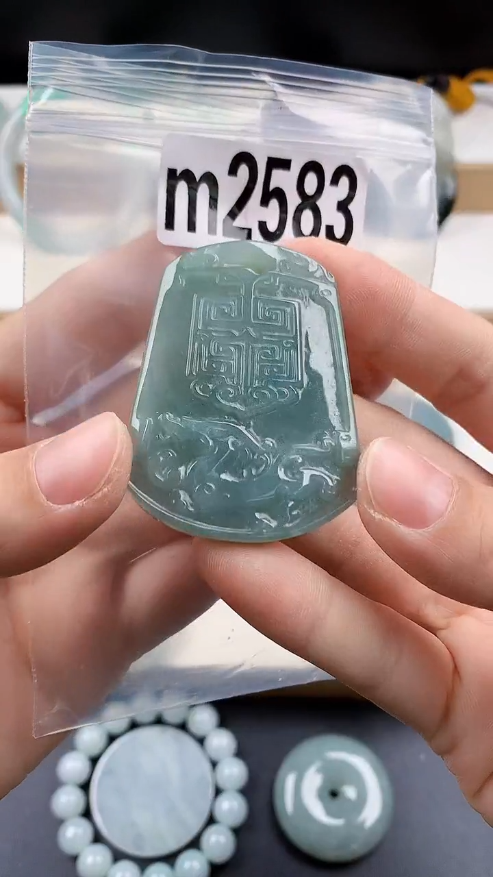 颈饰未镶嵌翡翠天然翡翠吊坠挂件