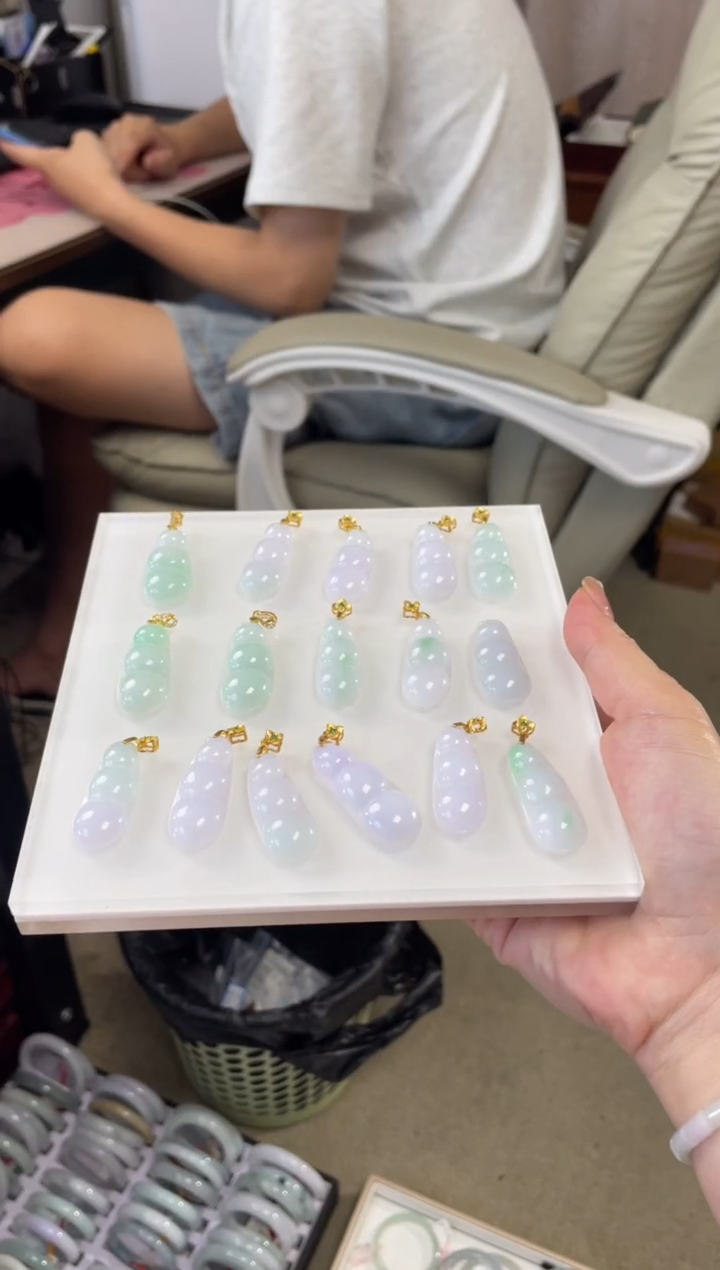 翡翠未镶嵌吊坠(不含链)多样性发一