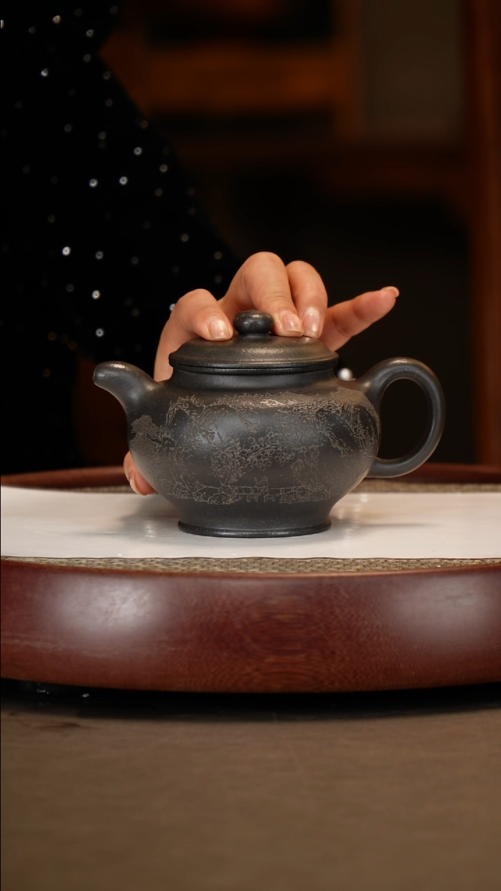【闪购商品】紫砂茶壶【李铭】黑朱泥掇只 380CC