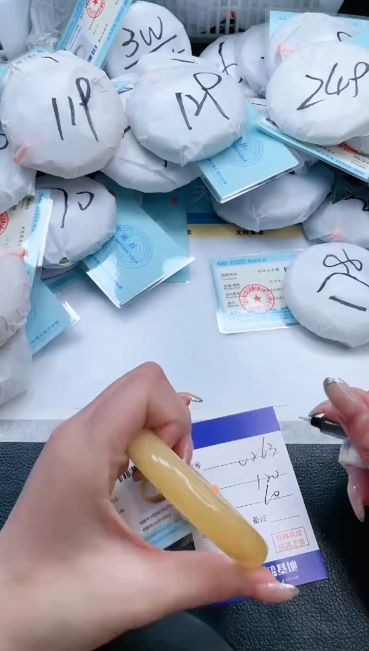 【闪购商品】石英质玉手镯未镶嵌16V263-60