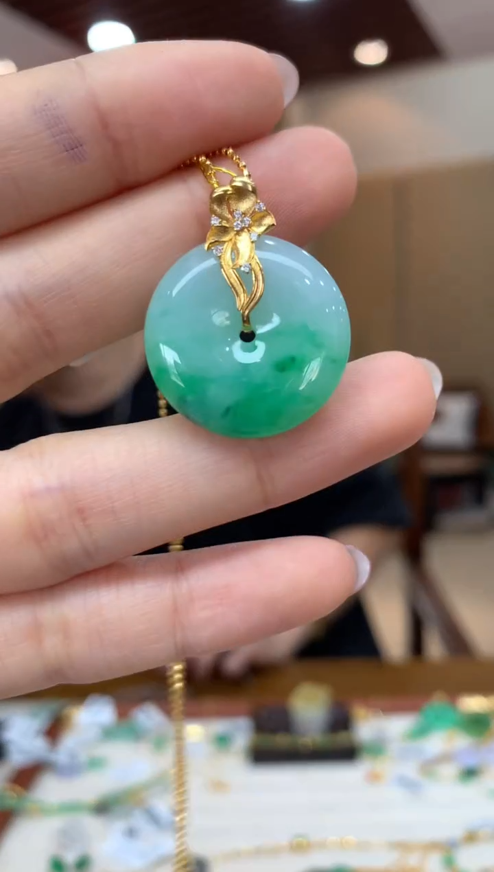 吊坠(不含链)18K金镶嵌翡翠平安扣