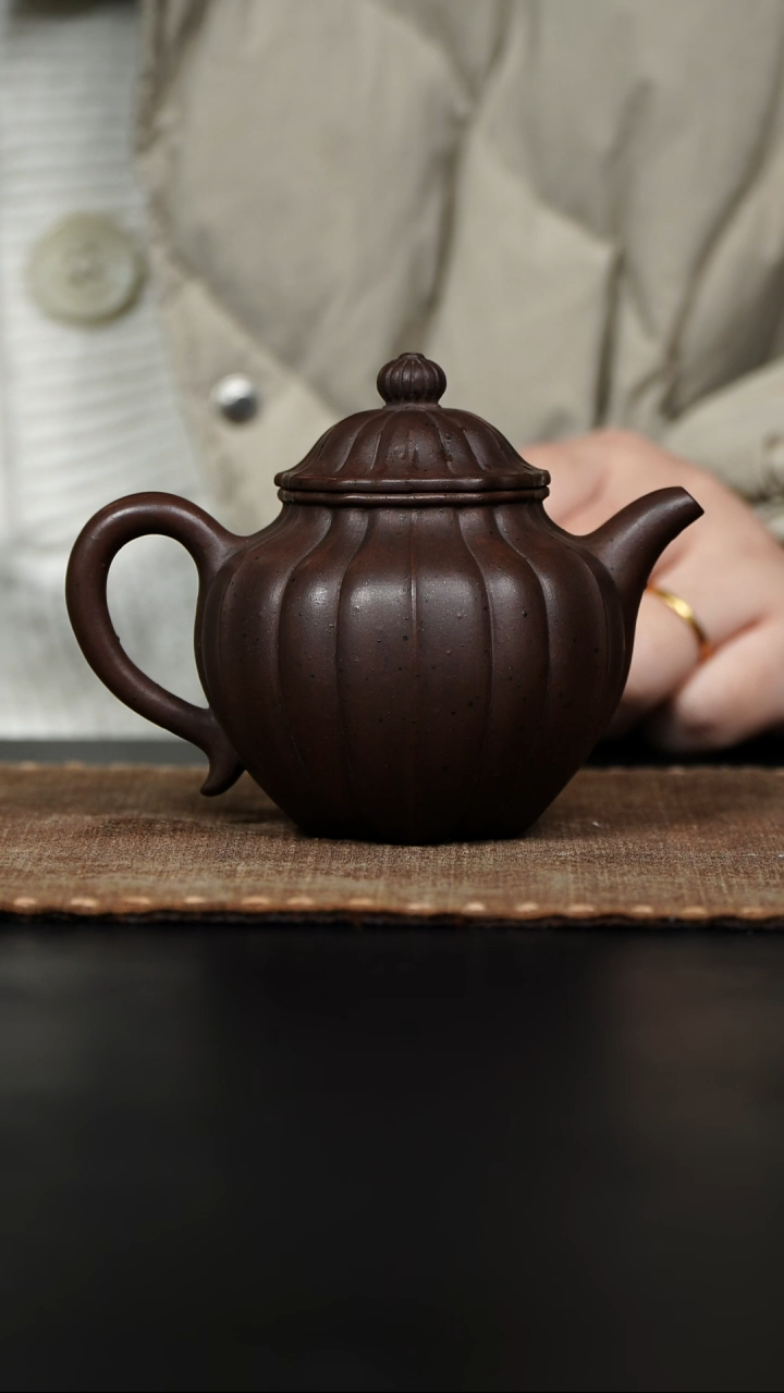 【闪购商品】紫砂茶壶筋纹莲子壶紫泥