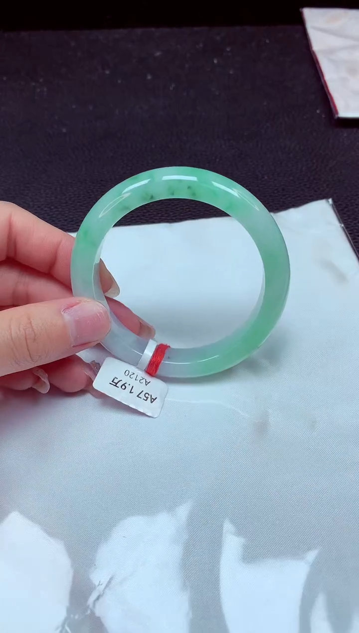 【闪购商品】翡翠手镯未镶嵌镯子57+
