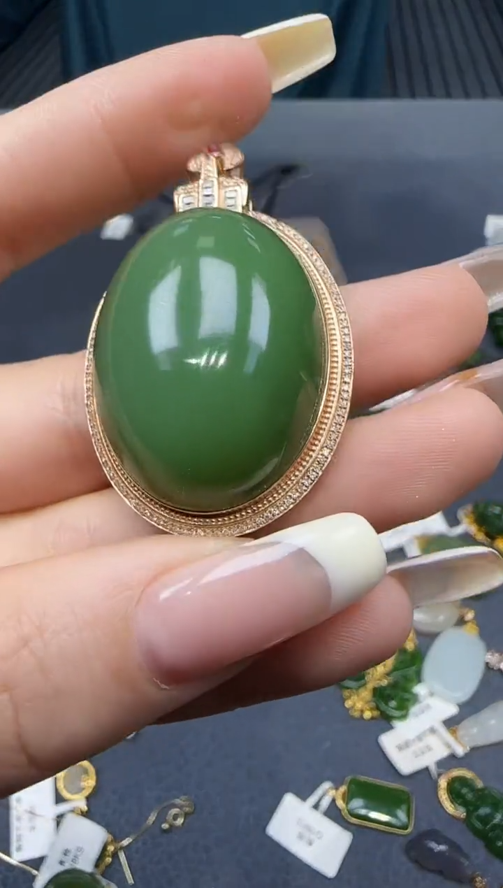 【闪购商品】和田玉挂件18K金镶嵌1