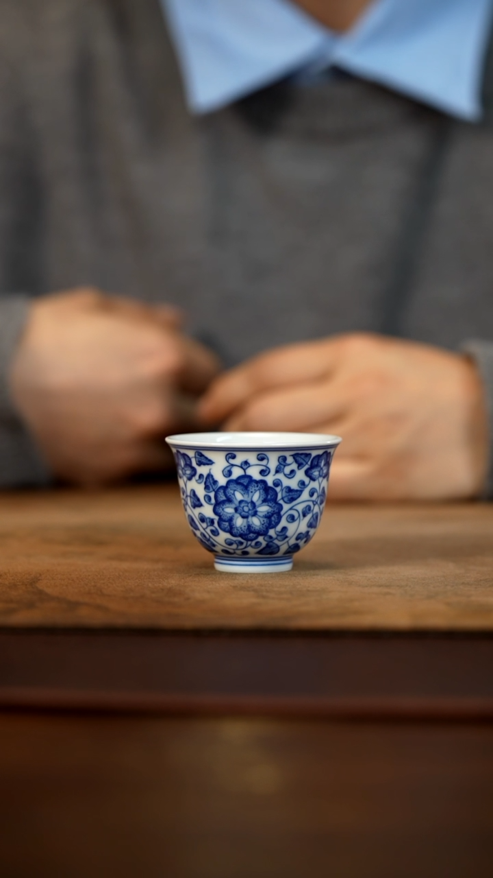 【闪购商品】青花缠枝花卉杯展示