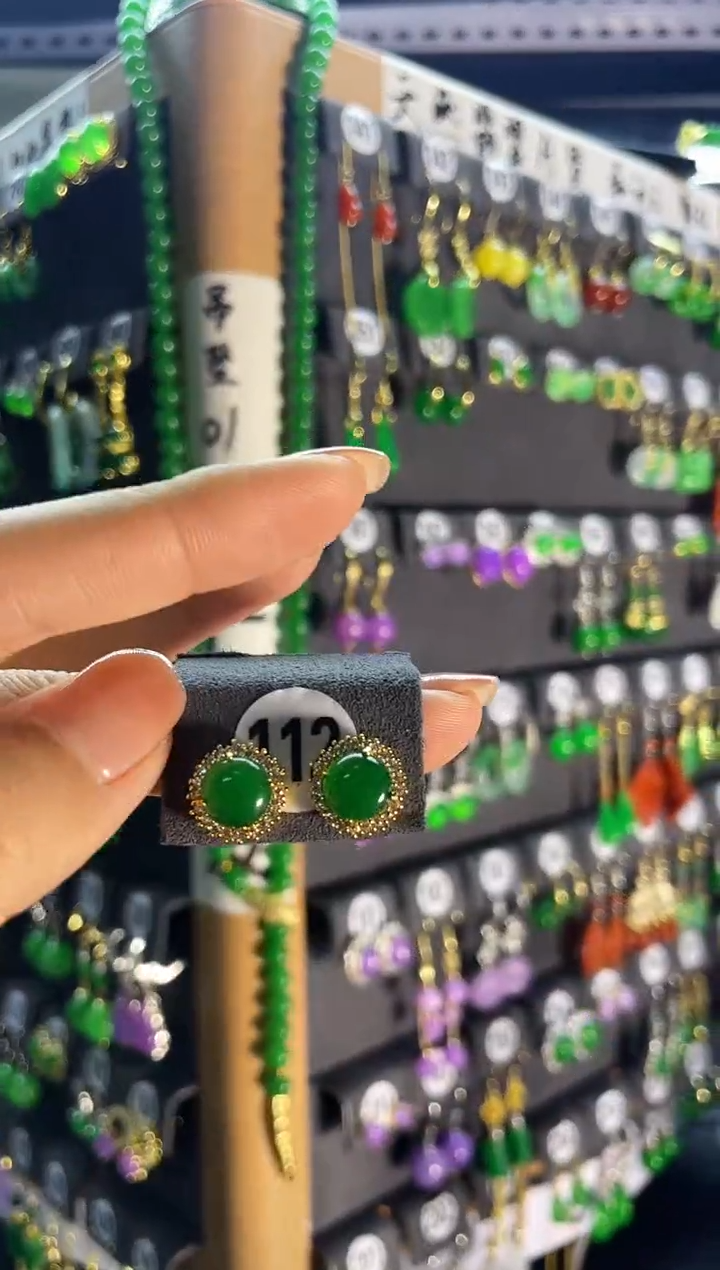 【闪购商品】翡翠耳饰银S925镶嵌112...