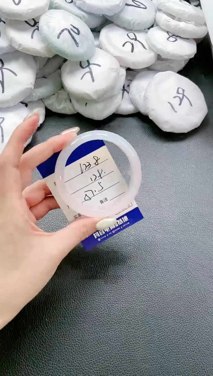 【闪购商品】石英质玉手镯未镶嵌 22L238-57