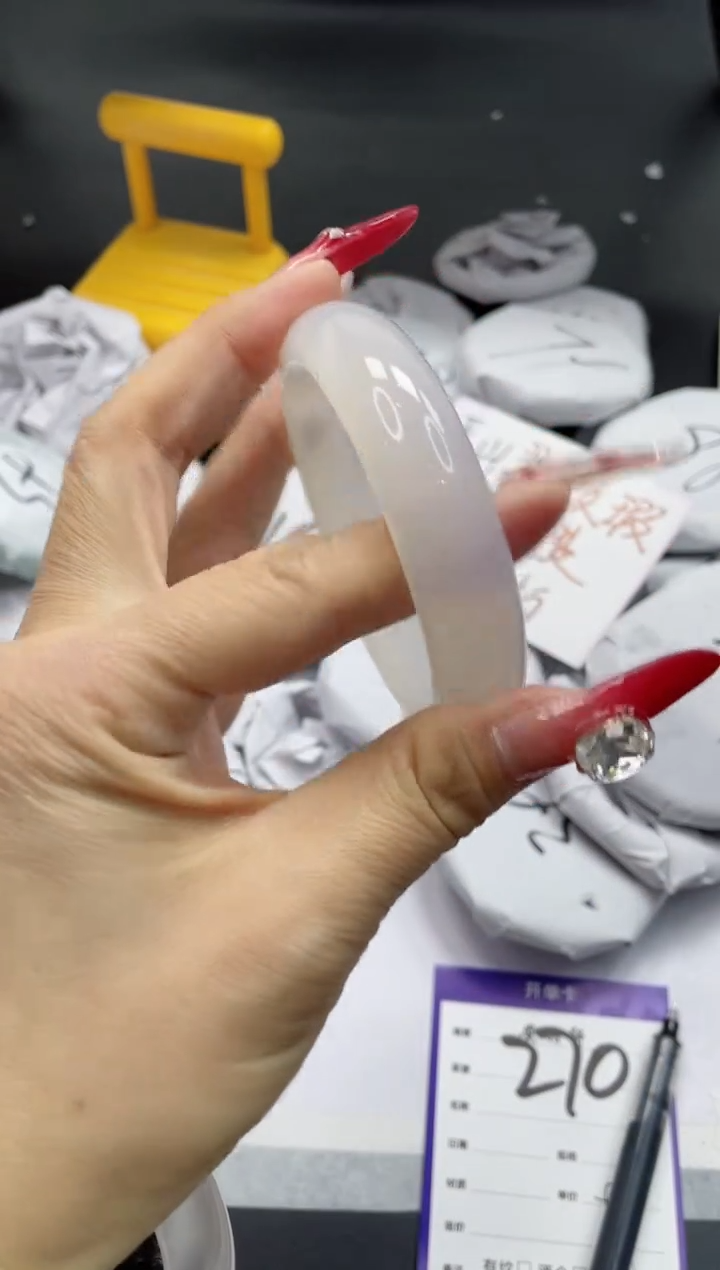 【闪购商品】石英质玉手镯未镶嵌270