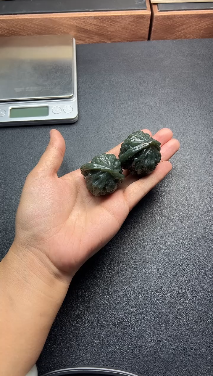 吊坠(不含链)未镶嵌和田玉若羌微色差核桃把件