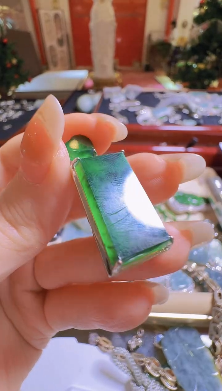 【闪购商品】翡翠吊坠(不含链)未镶嵌翡翠