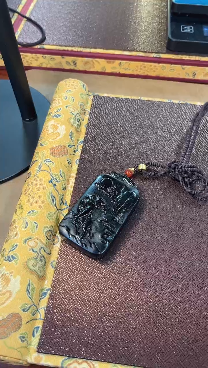 颈饰未镶嵌和田玉和田玉挂件上山虎M027