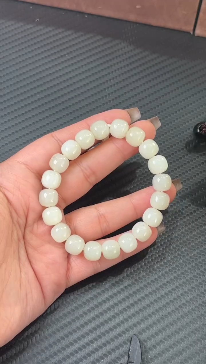 未镶嵌手串和田玉黑山微色差卡10