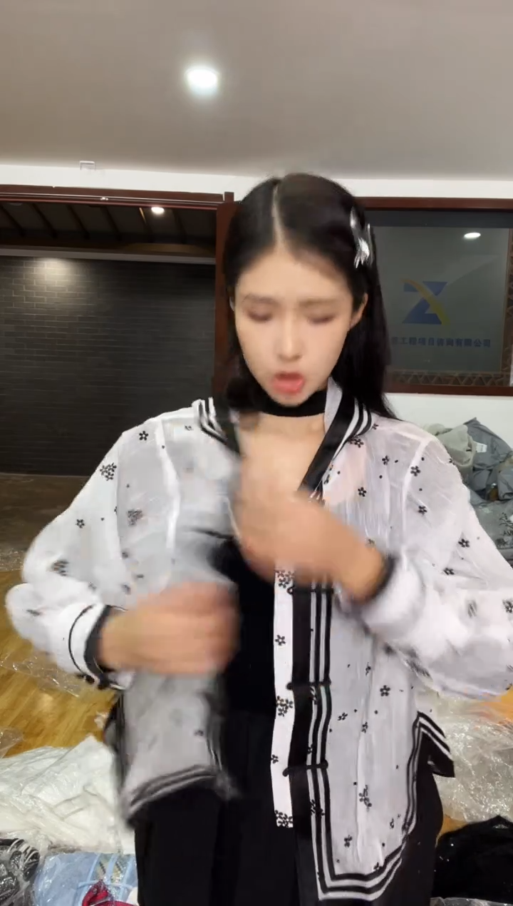 4防晒       M码       100-140斤