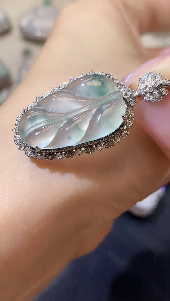 【闪购商品】翡翠吊坠(不含链)18K金镶嵌C20