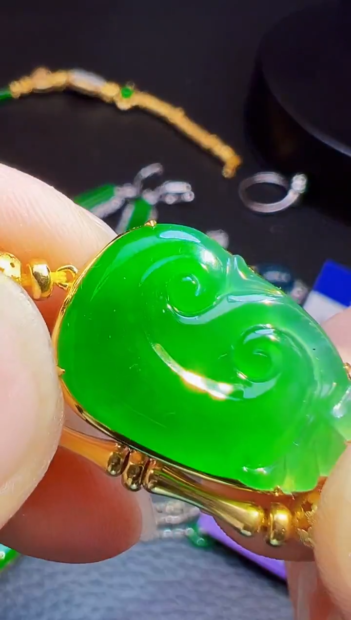 18K金镶嵌手链翡翠听***苏翡翠