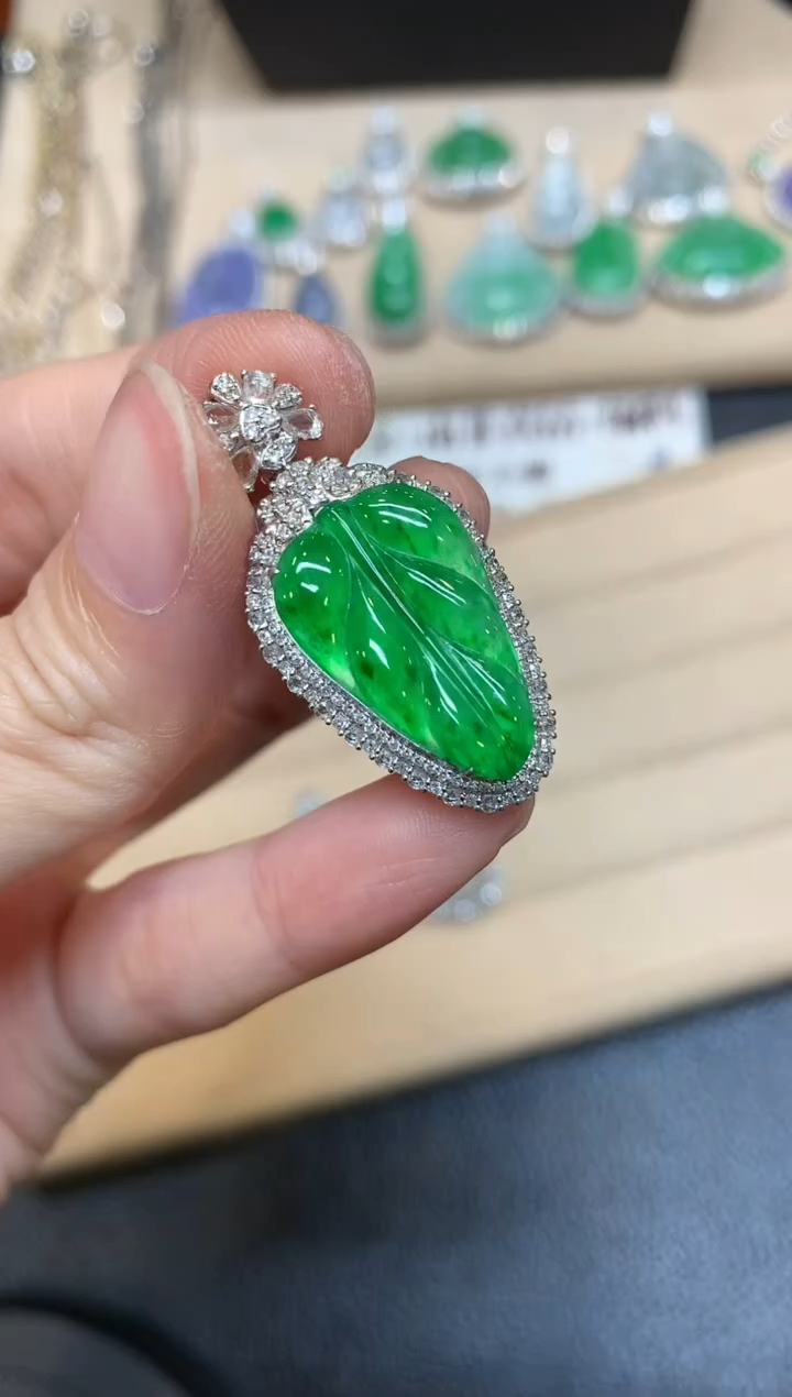 翡翠18K金镶嵌颈饰树叶【无服务费