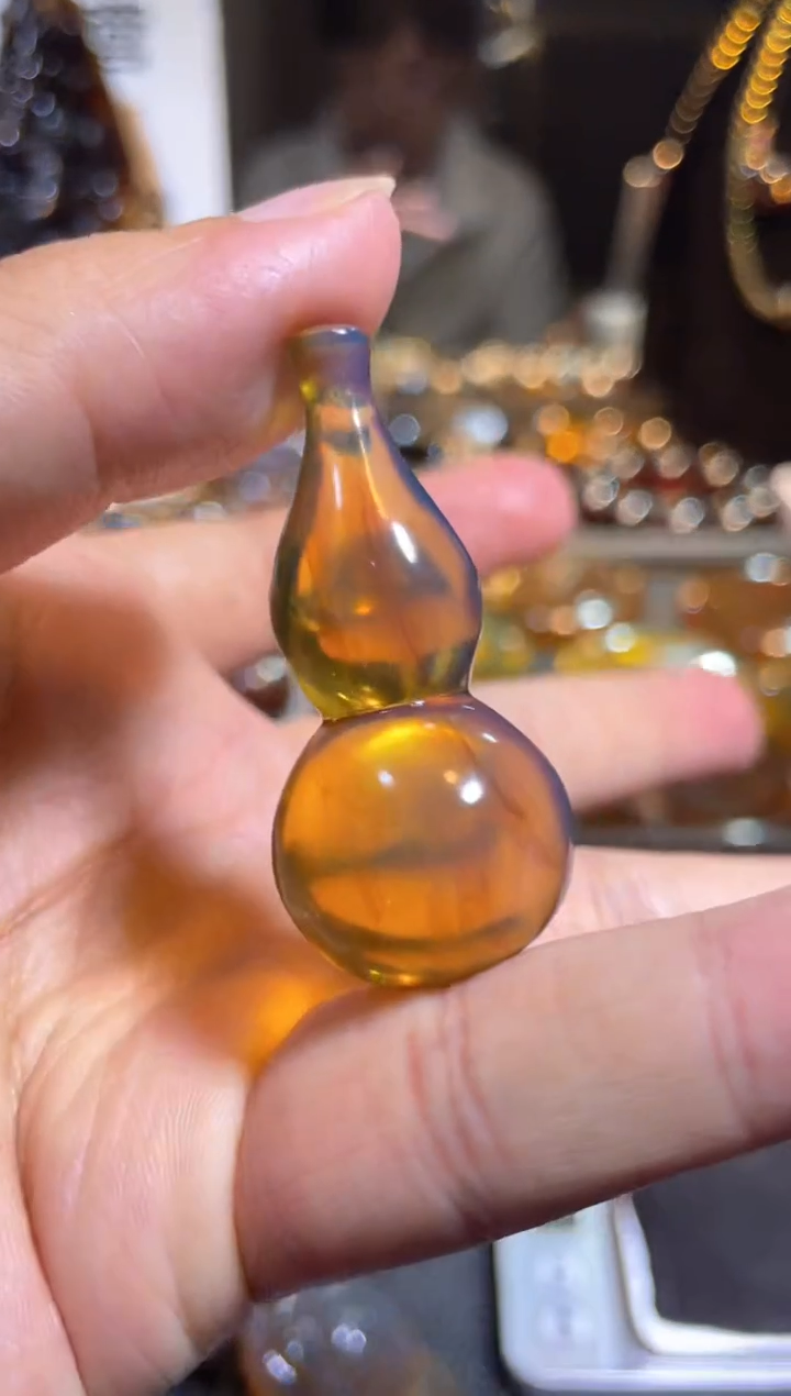【闪购商品】琥珀裸石未镶嵌葫芦