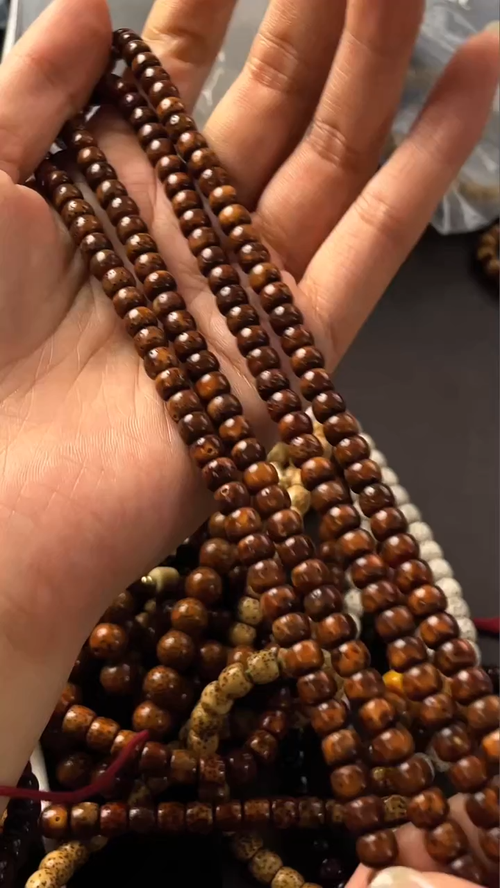 吊坠星月菩提精工级中珀桶珠6*5长串