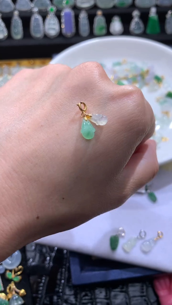 颈饰18K金镶嵌翡翠翡翠