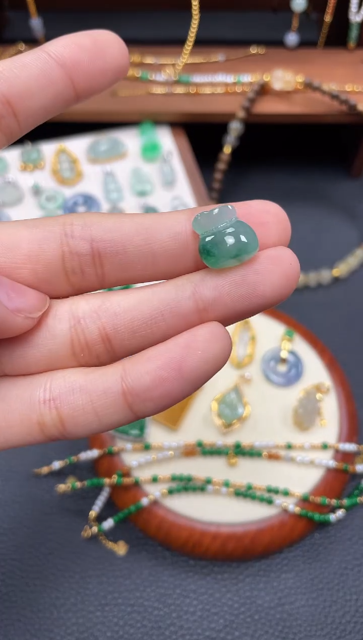 【闪购商品】翡翠吊坠(不含链)未镶嵌一个  JK417