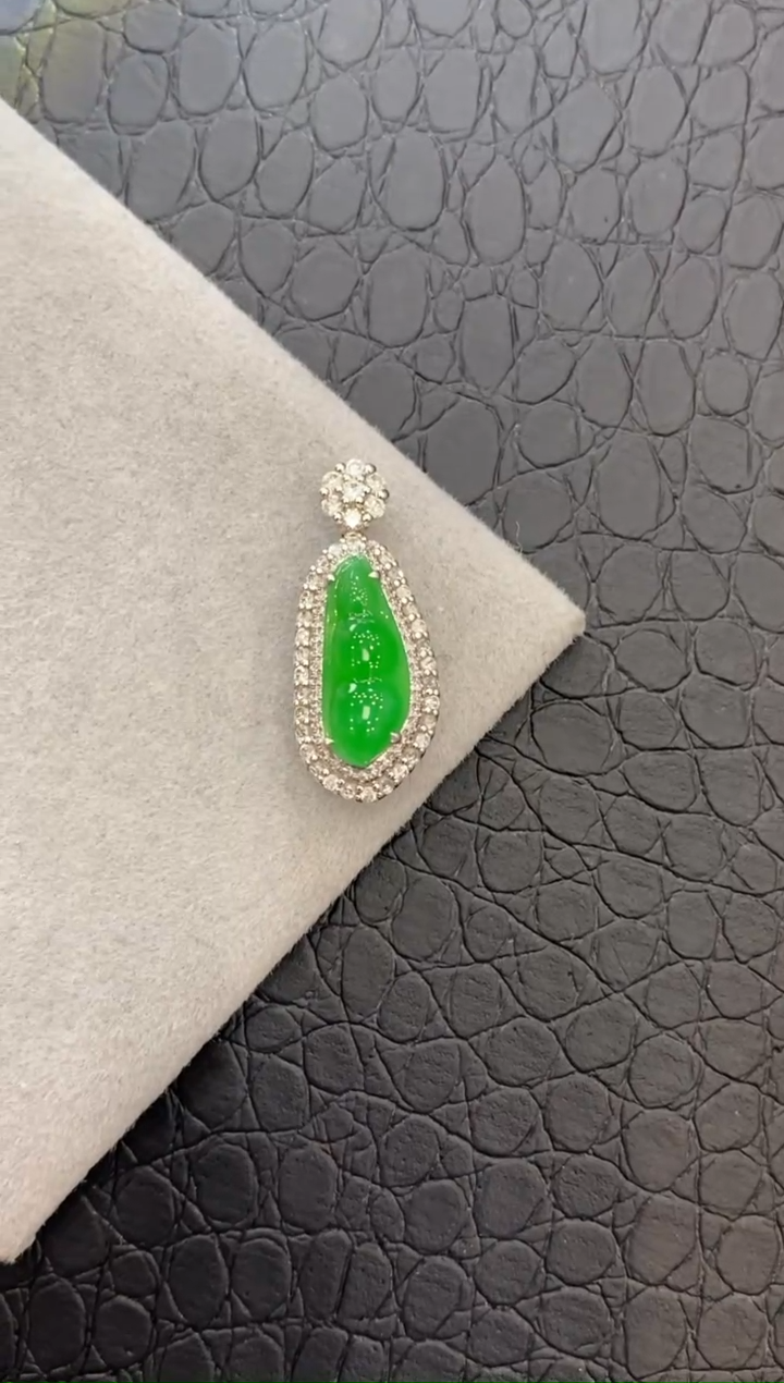 颈饰18K金镶嵌翡翠收到货48小时鉴赏期（超时不退不换）