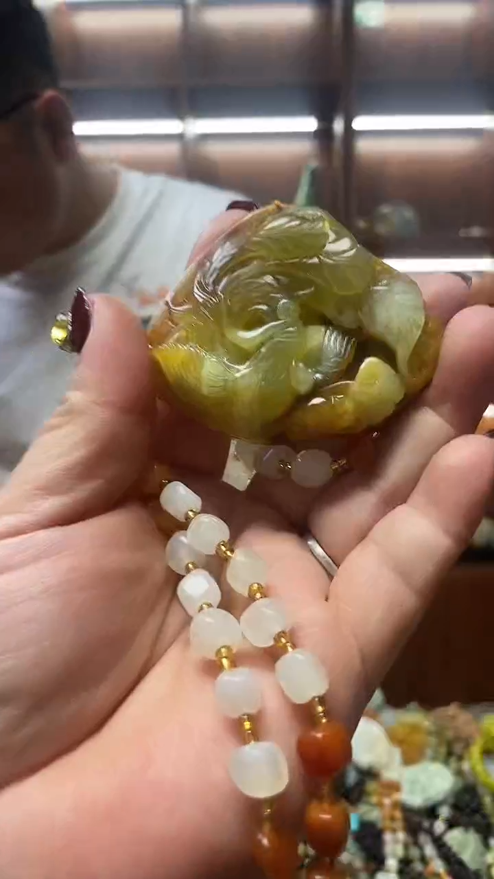 未镶嵌蛇纹石玉吊坠    