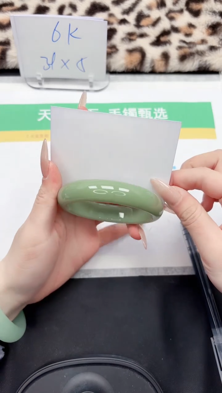 【闪购商品】石英质玉手镯未镶嵌131-58