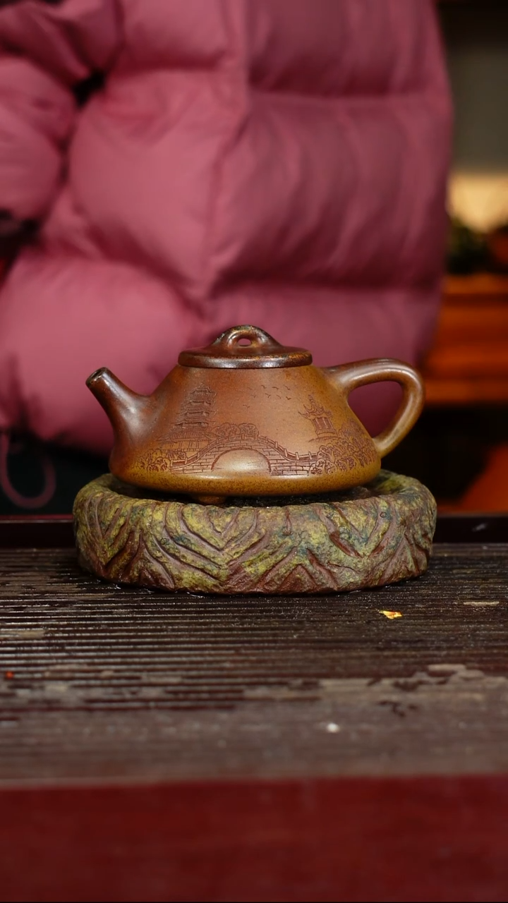 宜兴原矿紫砂壶茶壶刘****》宜兴原矿紫砂壶茶壶250C