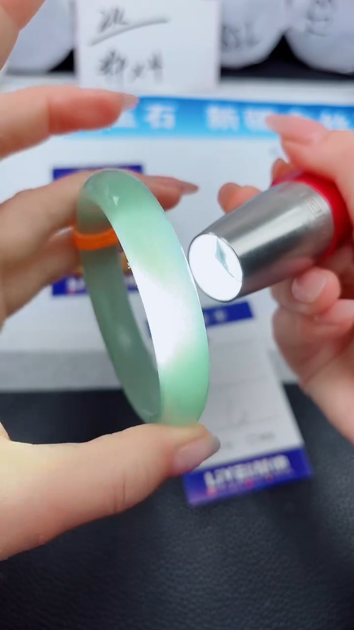 【闪购商品】石英质玉手镯未镶嵌24