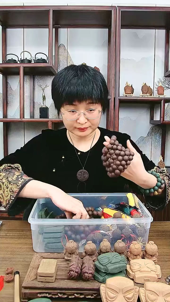 【闪购商品】黑色红麝香方瑕疵手串1.5