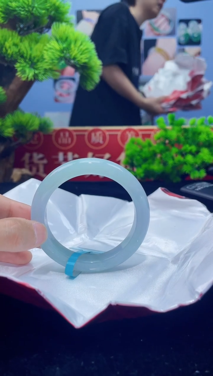 翡翠未镶嵌手镯1手镯