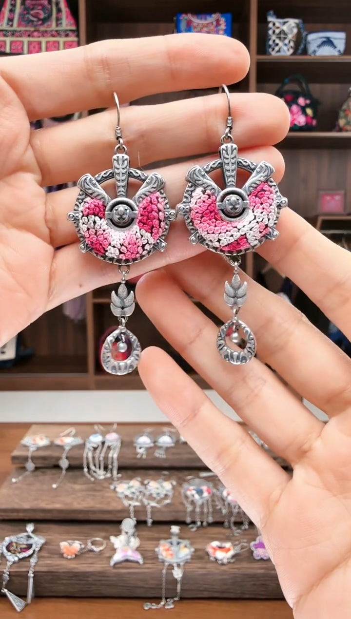 【闪购商品】织绣112蚩梦苗族古绣