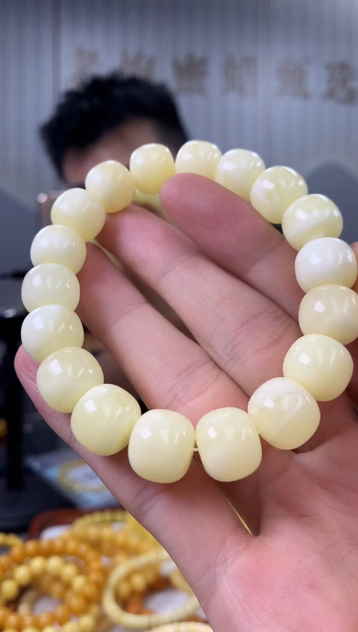 【闪购商品】琥珀裸石未镶嵌手串