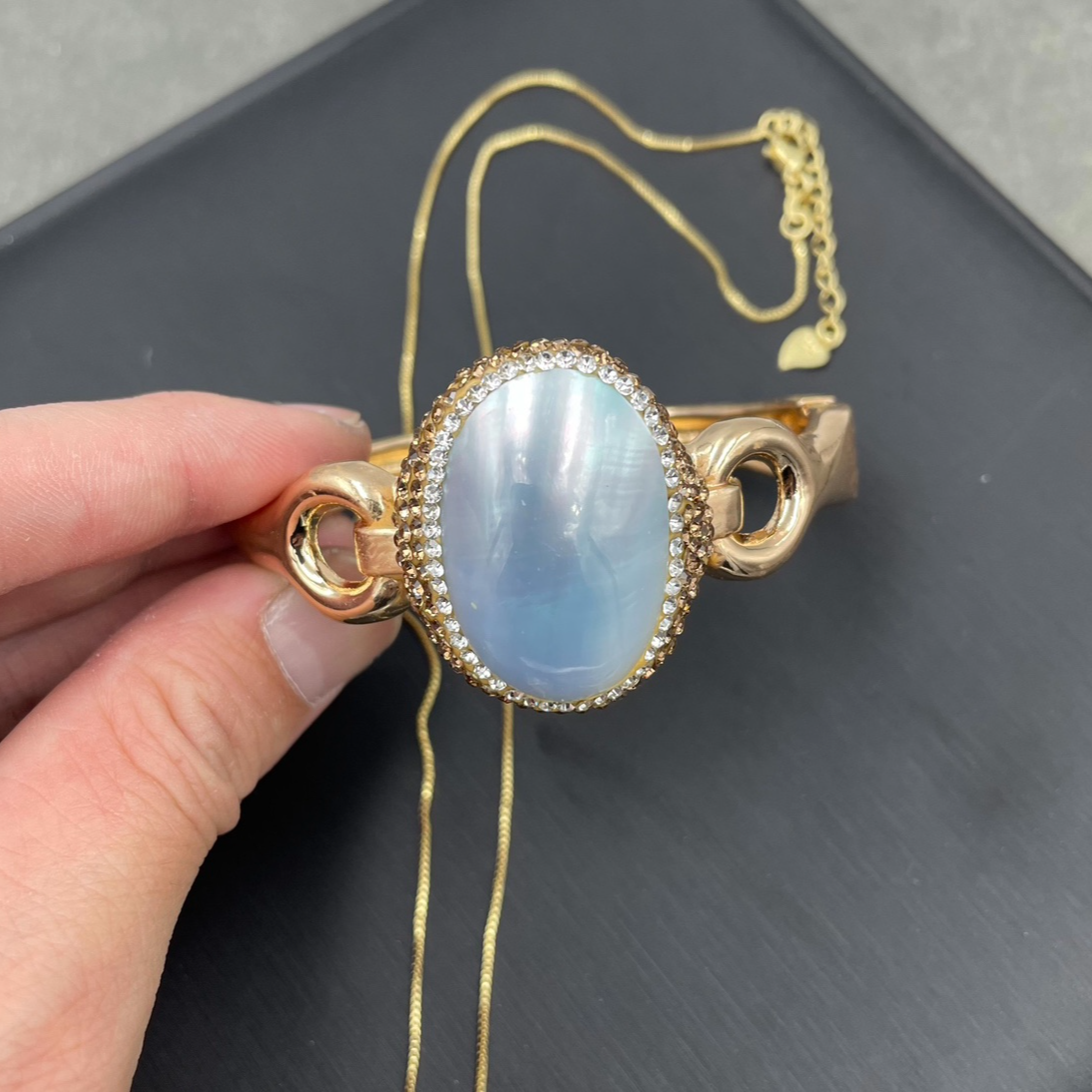 合金仿珍珠手镯 BK184-3轻奢天然澳鲍深海灰女款设计感百搭手镯