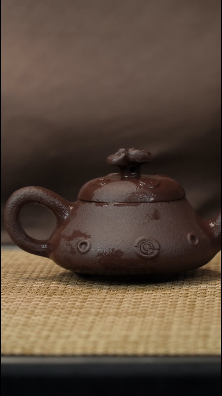 茶壶紫砂紫泥汉唐飘花器130c