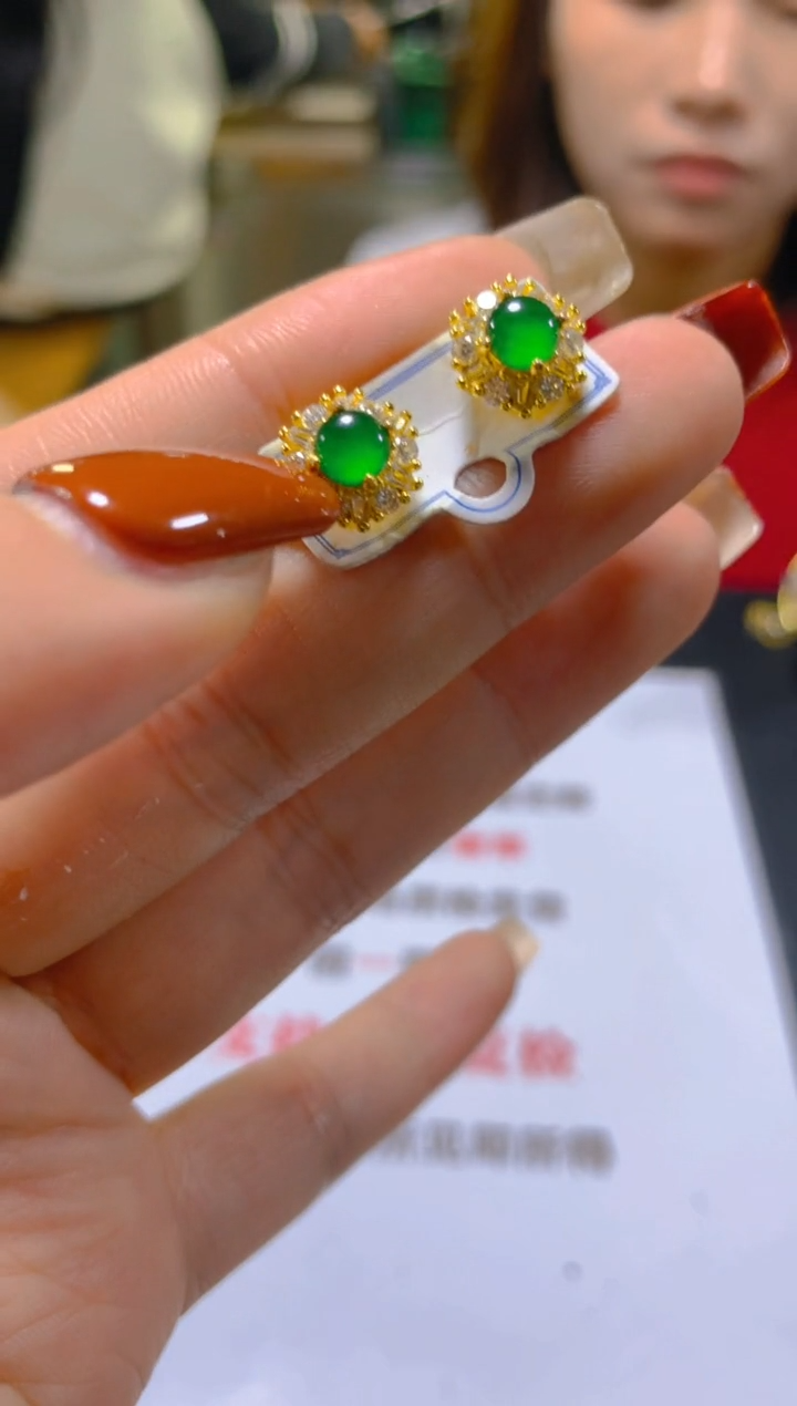 未镶嵌翡翠耳饰多样性发一