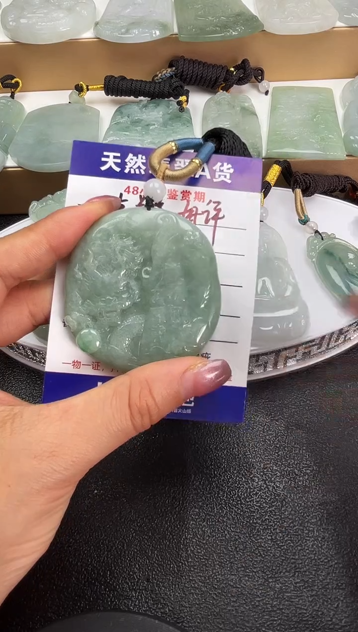 颈饰未镶嵌翡翠               