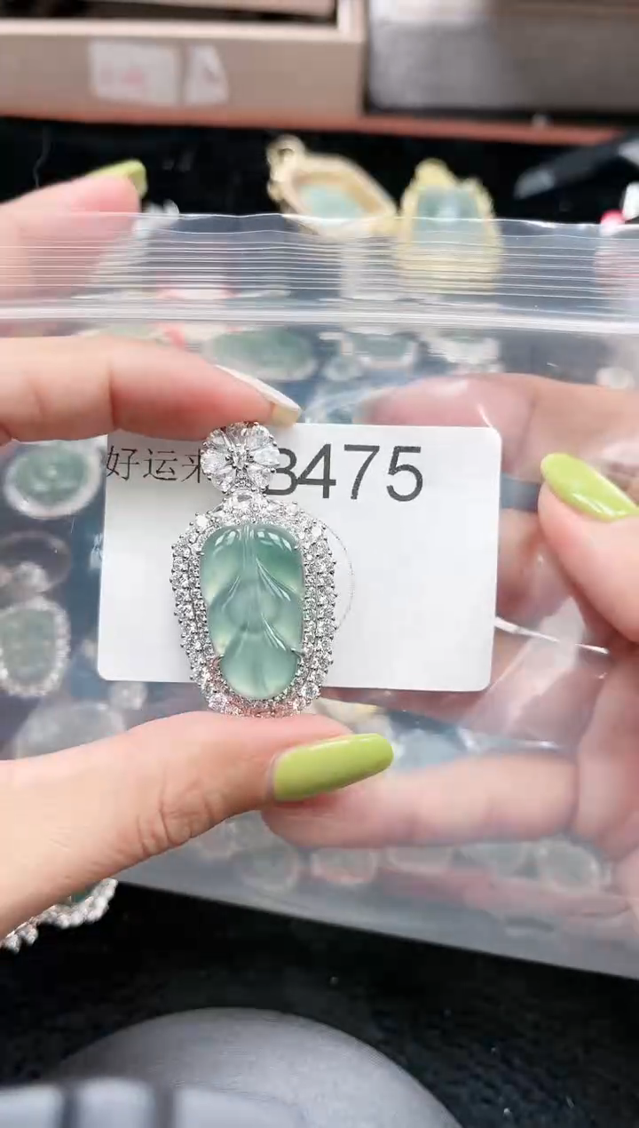 【闪购商品】翡翠颈饰未镶嵌475赠皮绳