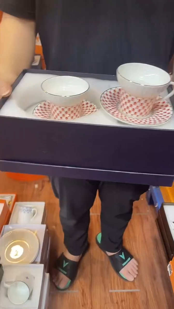 杯鸿辉家品牌瓷器，京东包邮！