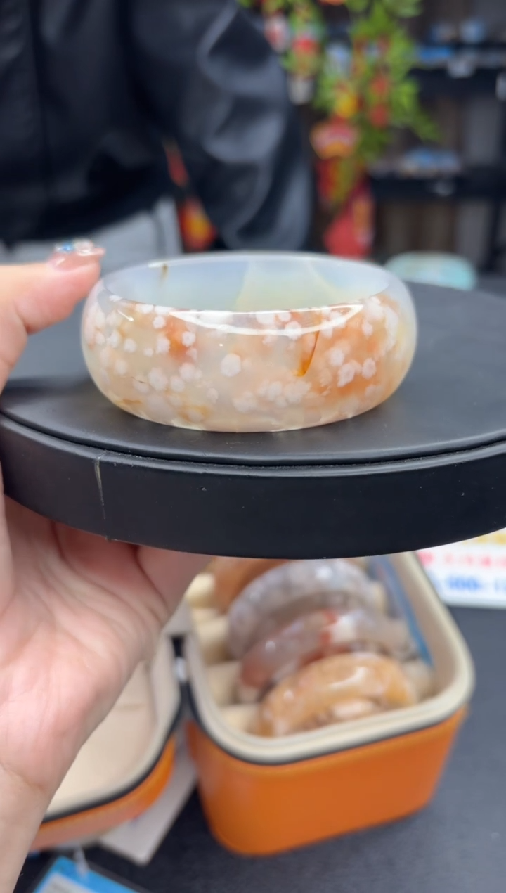 【闪购商品】石英质玉手镯未镶嵌55（62圈）